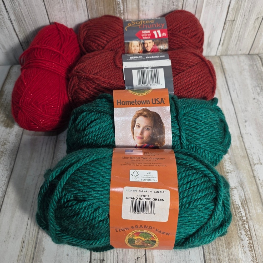 Lion Brand Bernat Bulky Yarn Lot5 Skeins Green Redwood Red Sparkle Holiday Craft